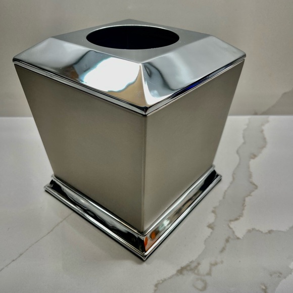 Square Kleenex box cover silver like new - Picture 5 of 10